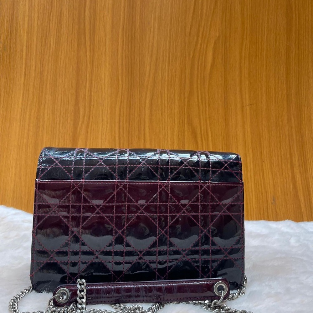 Christian Dior patent leather cannage bag in wine and black - Picture 6 of 6